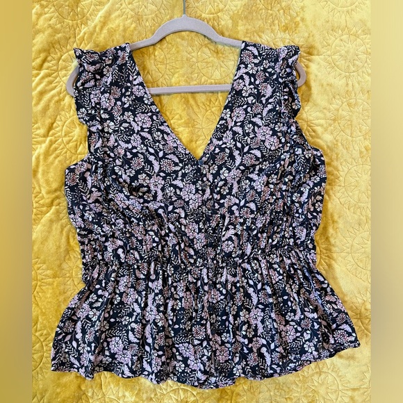 Old Navy floral sleeveless blouse - Picture 1 of 9